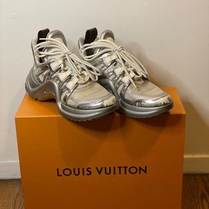 Louis Vuitton special edition archlights Fr37
